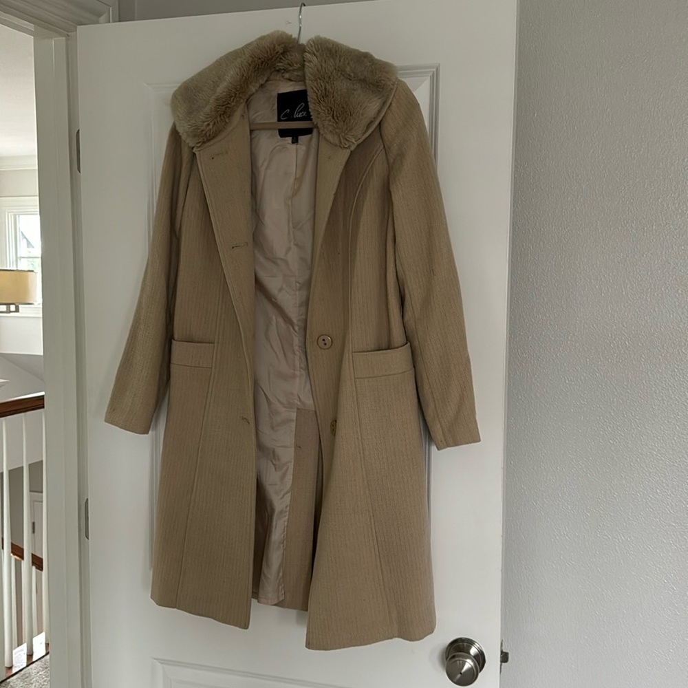 Detachable faux fur cream coat
